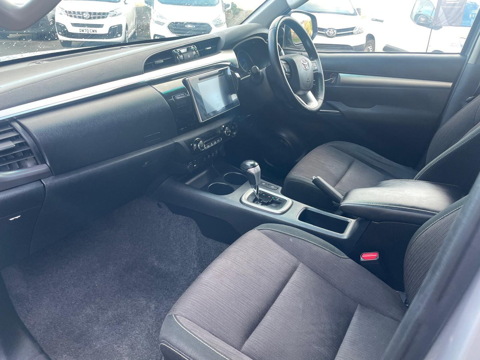 Toyota Hilux - image 11